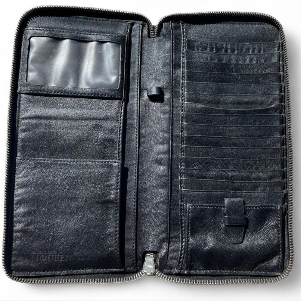 Alexander McQueen Black and Beige Snake-Print Zip Wallet - Picture 2 of 6